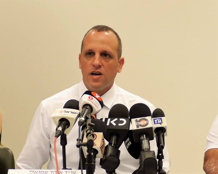 עורך דין אוהד שמואלי במסיבת עיתונאים בחיפה